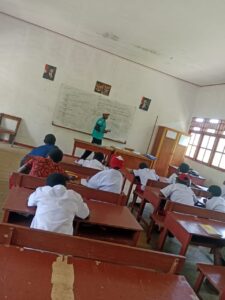 Dedikasi dan Kreativitas Guru Yotam Wonda dalam Menciptakan Pembelajaran yang Menyenangkan dan Meningkatkan Karakter Murid di SD Negeri Woraga