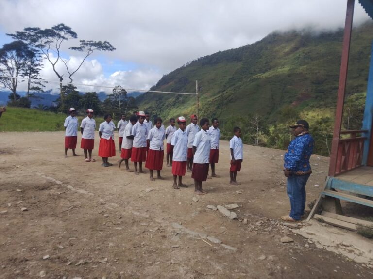 Pelaksanaan Ujian Sekolah Hari Ke-3 SDN Woraga di Distrik Gundagi